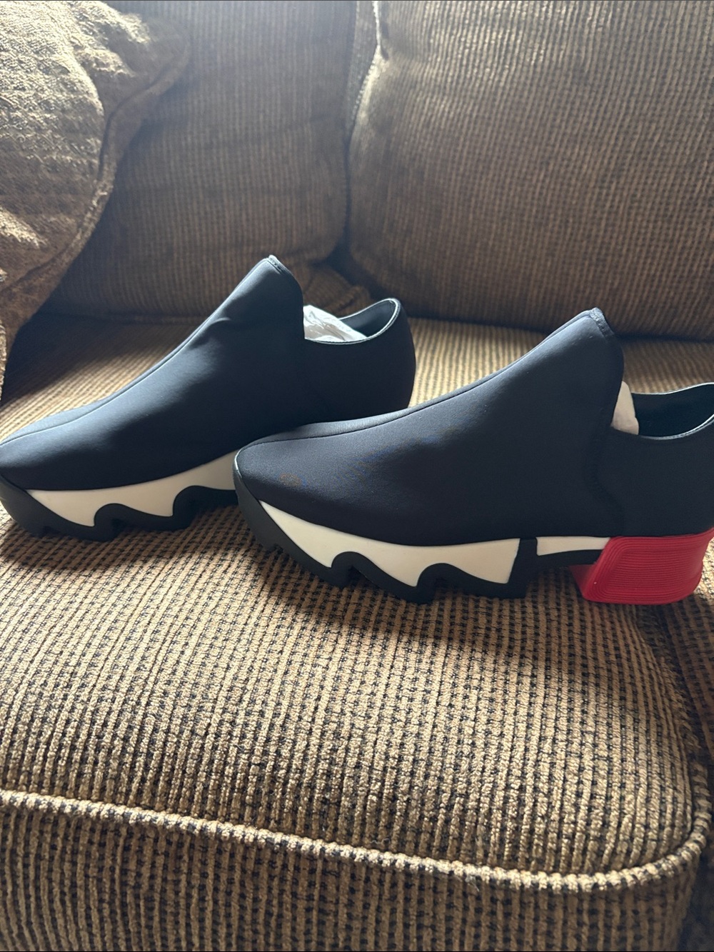 iRi Women’s Black Slip-On Sneakers with Red Heel Accent, 37 1/2, NWOT - Picture 2 of 4